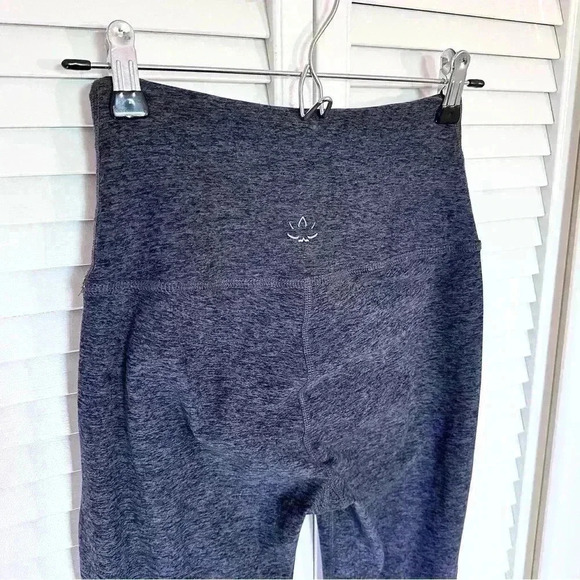 Beyond Yoga Slant Get Enough High Waisted Leggings | Gray Purple | SZ M - Picture 10 of 11